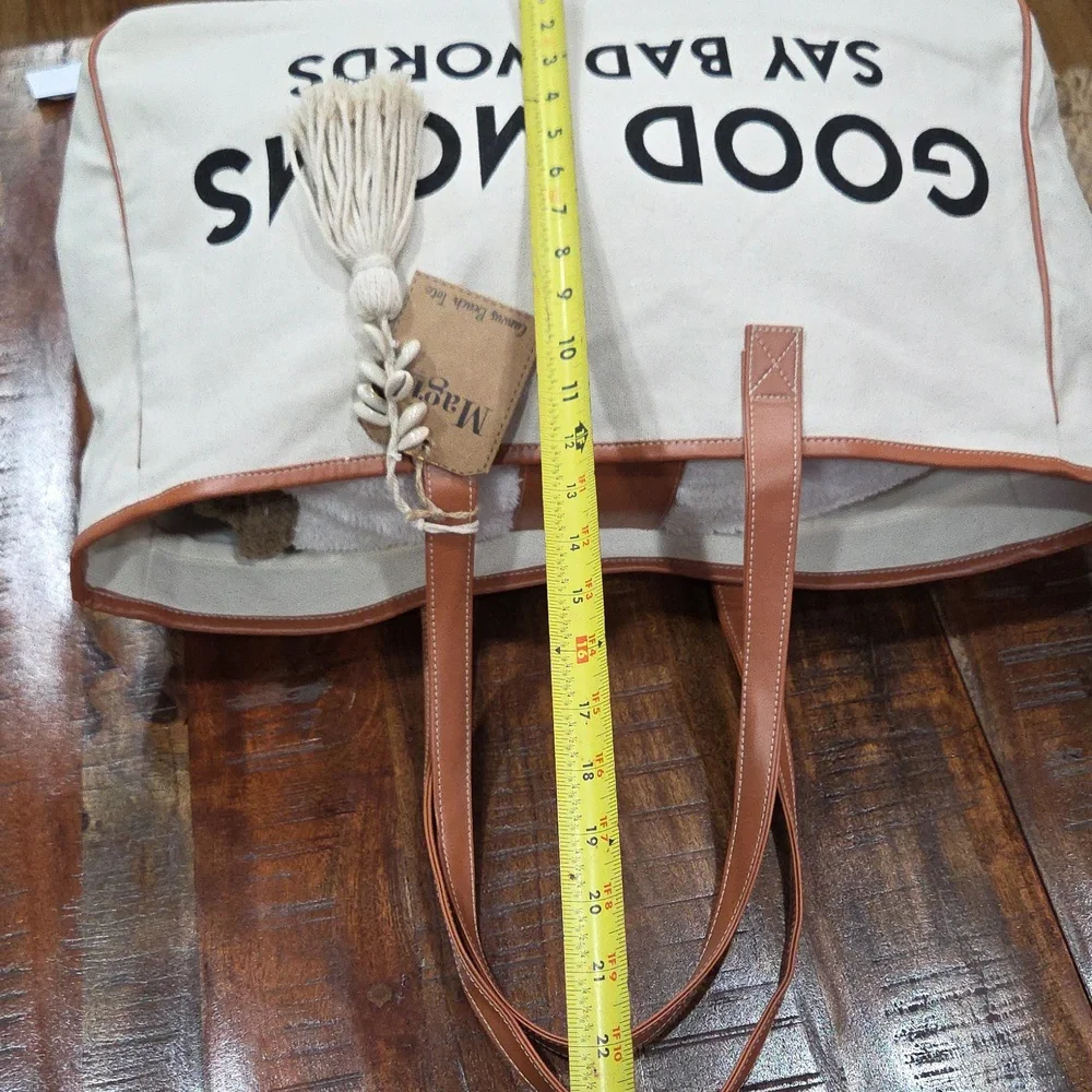 Magid Tan and Cream Tote with Playful Print GOOD MOMS SAY BAD WORDS   NWT - Picture 8 of 10